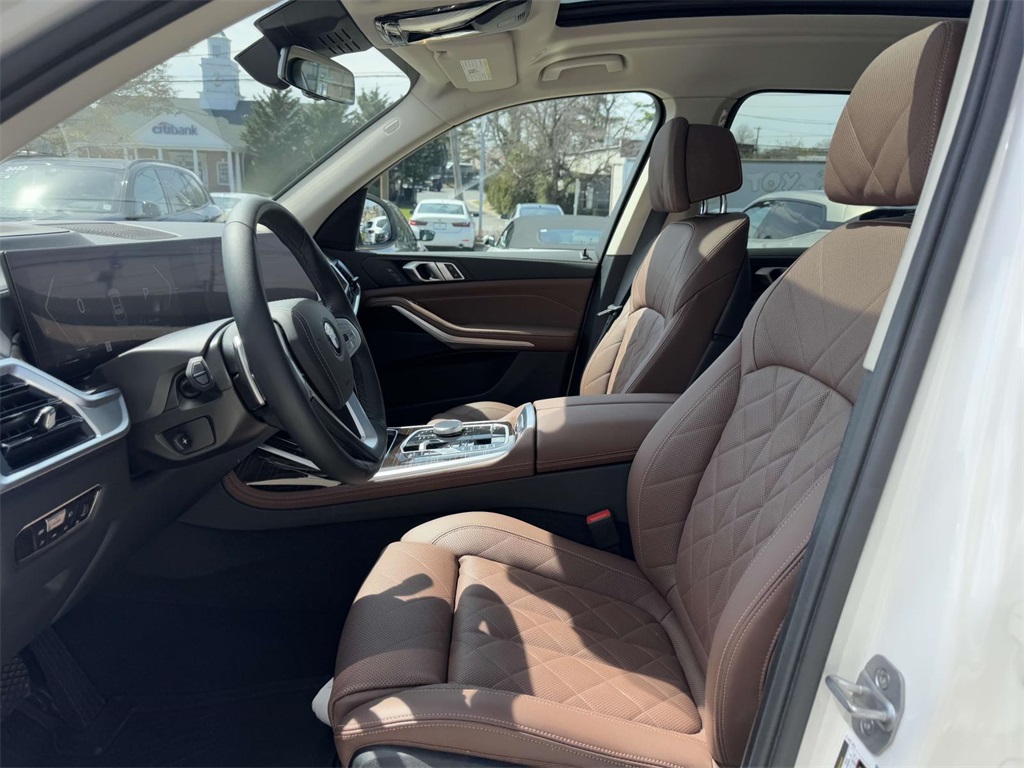 Vehicle image 19 of 21