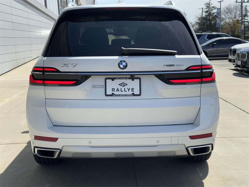 Vehicle image 5 of 21