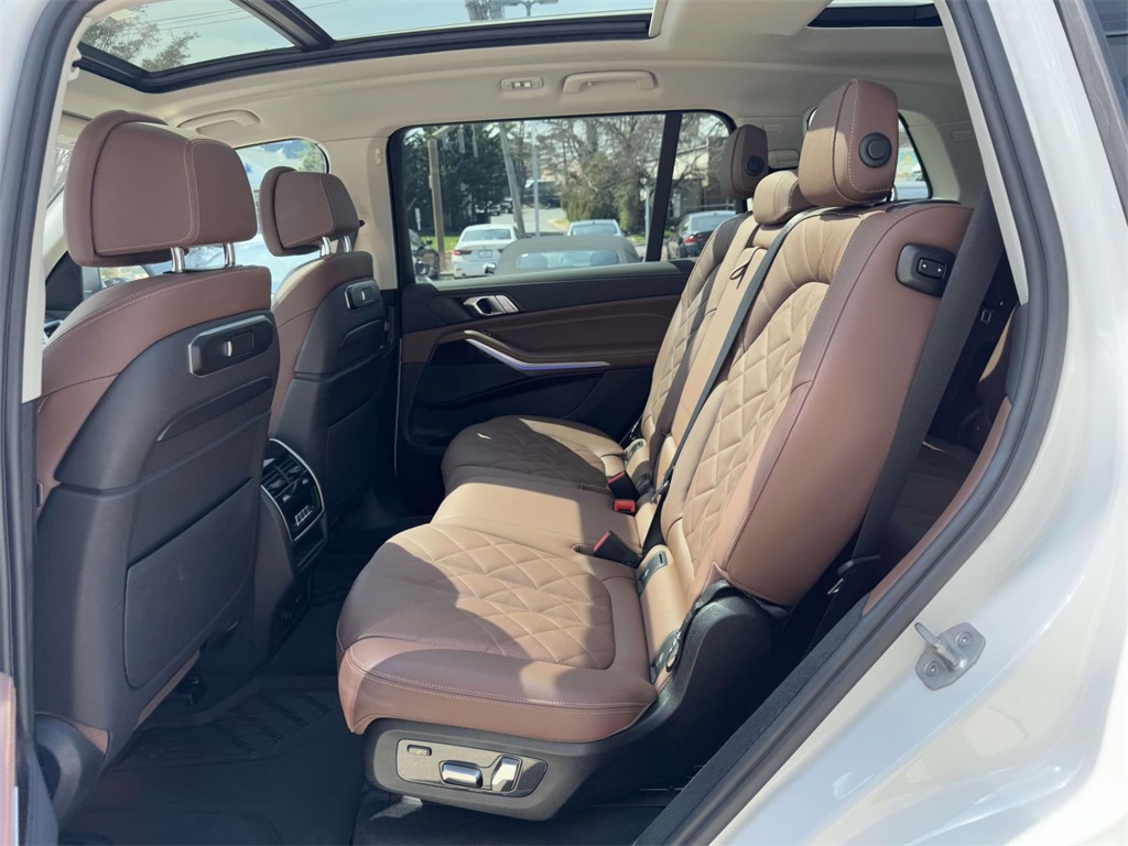 Vehicle image 13 of 21