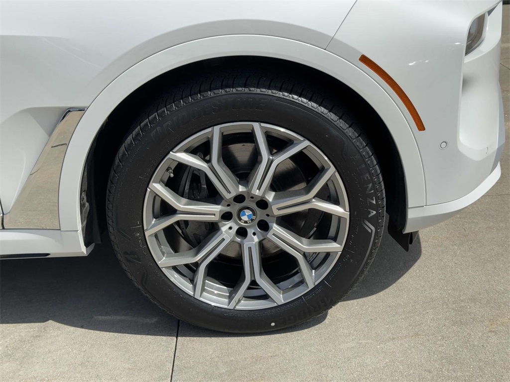 Vehicle image 9 of 21