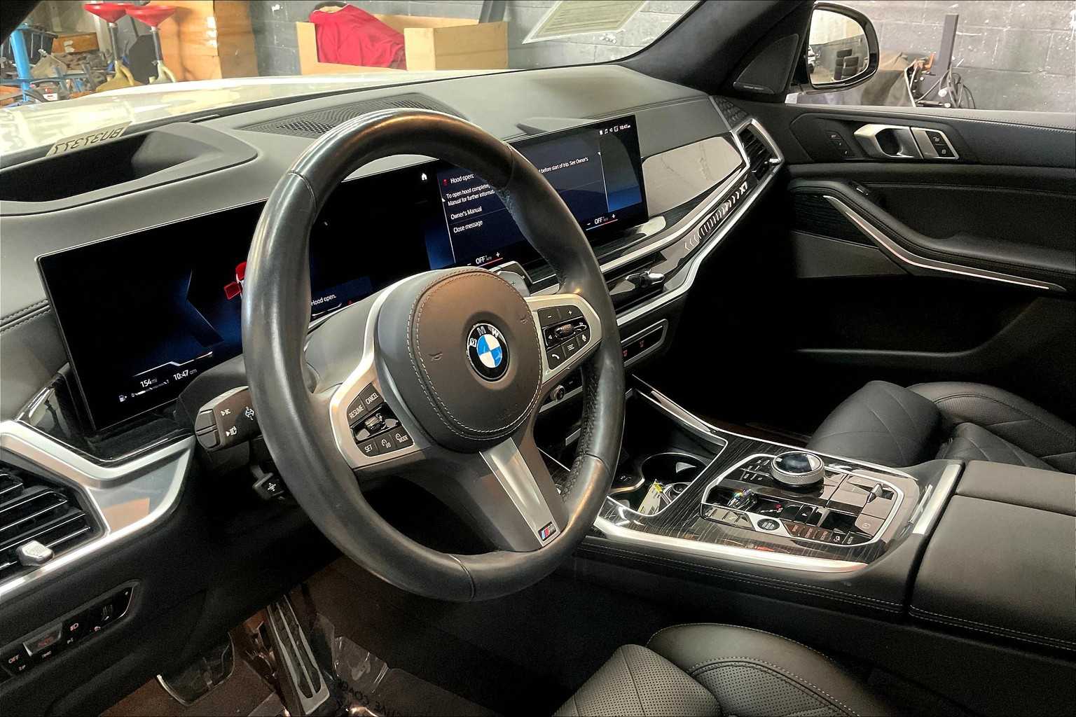 Vehicle image 14 of 35