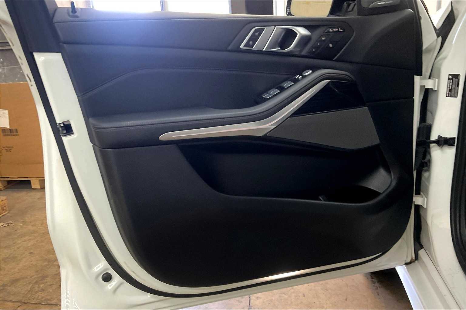 Vehicle image 23 of 35