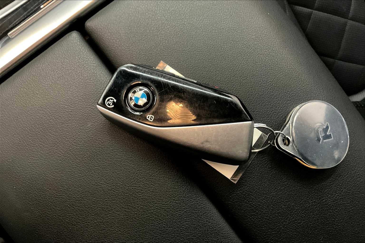Vehicle image 13 of 35