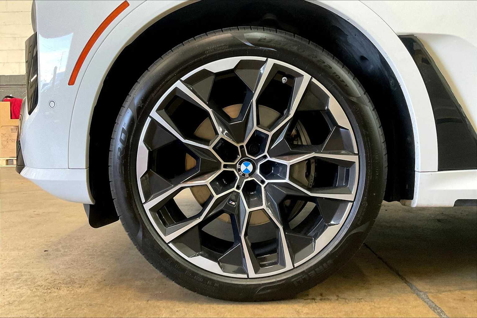 Vehicle image 11 of 35