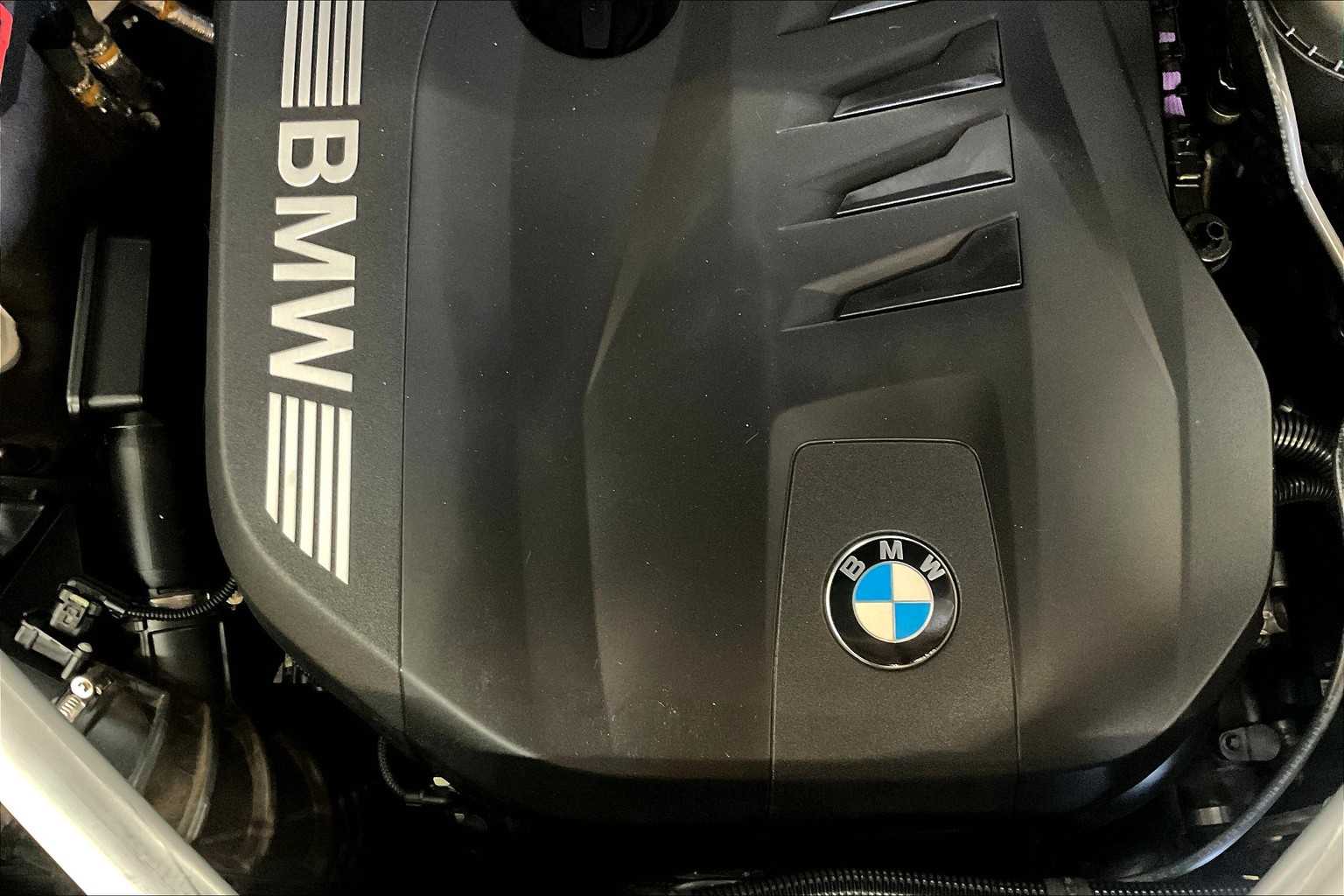 Vehicle image 31 of 35