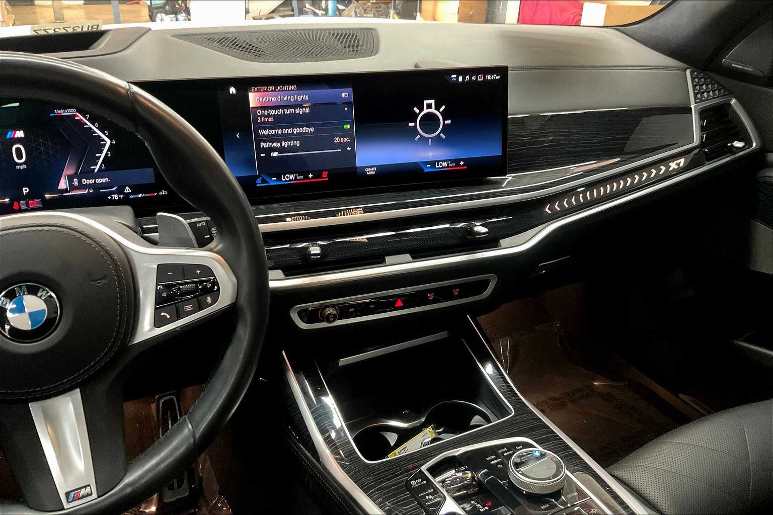 Vehicle image 8 of 35