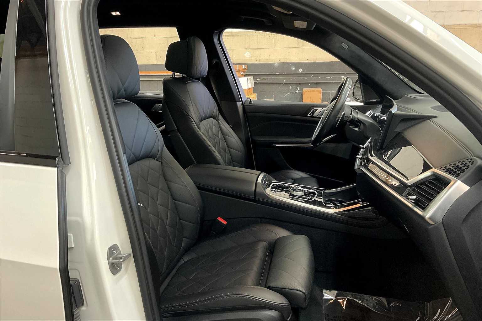 Vehicle image 9 of 35