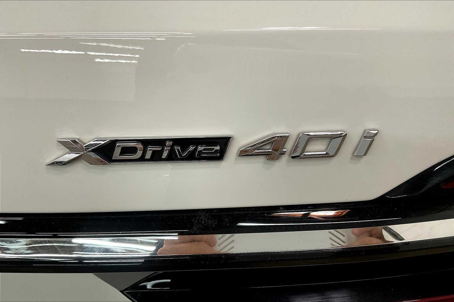 Vehicle image 10 of 35