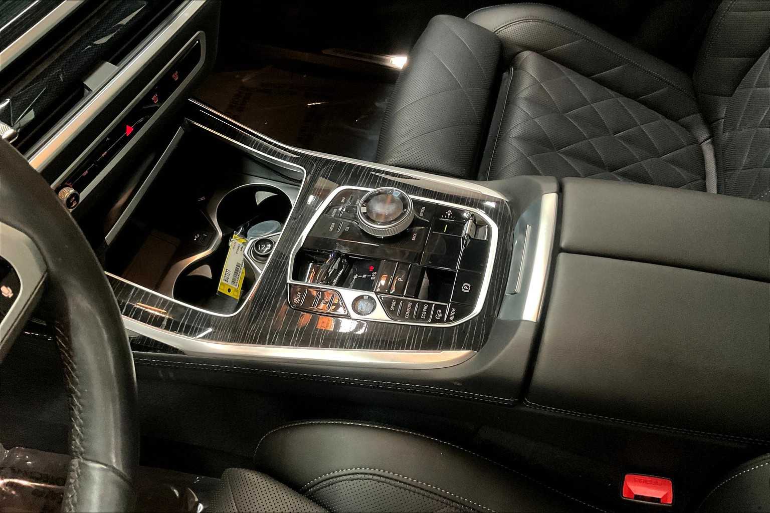 Vehicle image 17 of 35