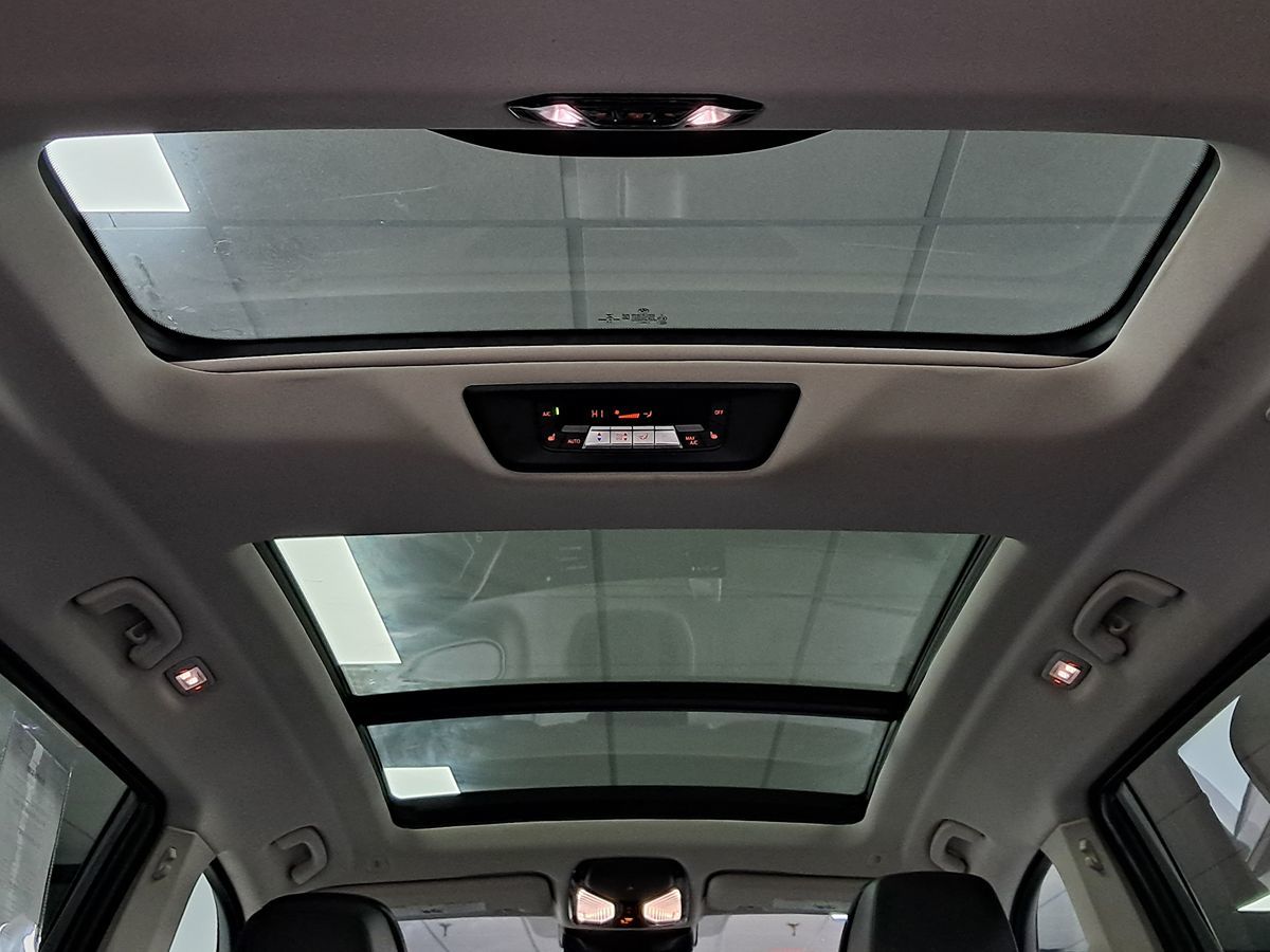 Vehicle image 10 of 83