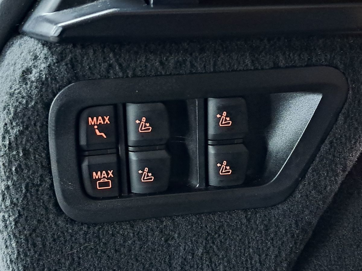 Vehicle image 74 of 83