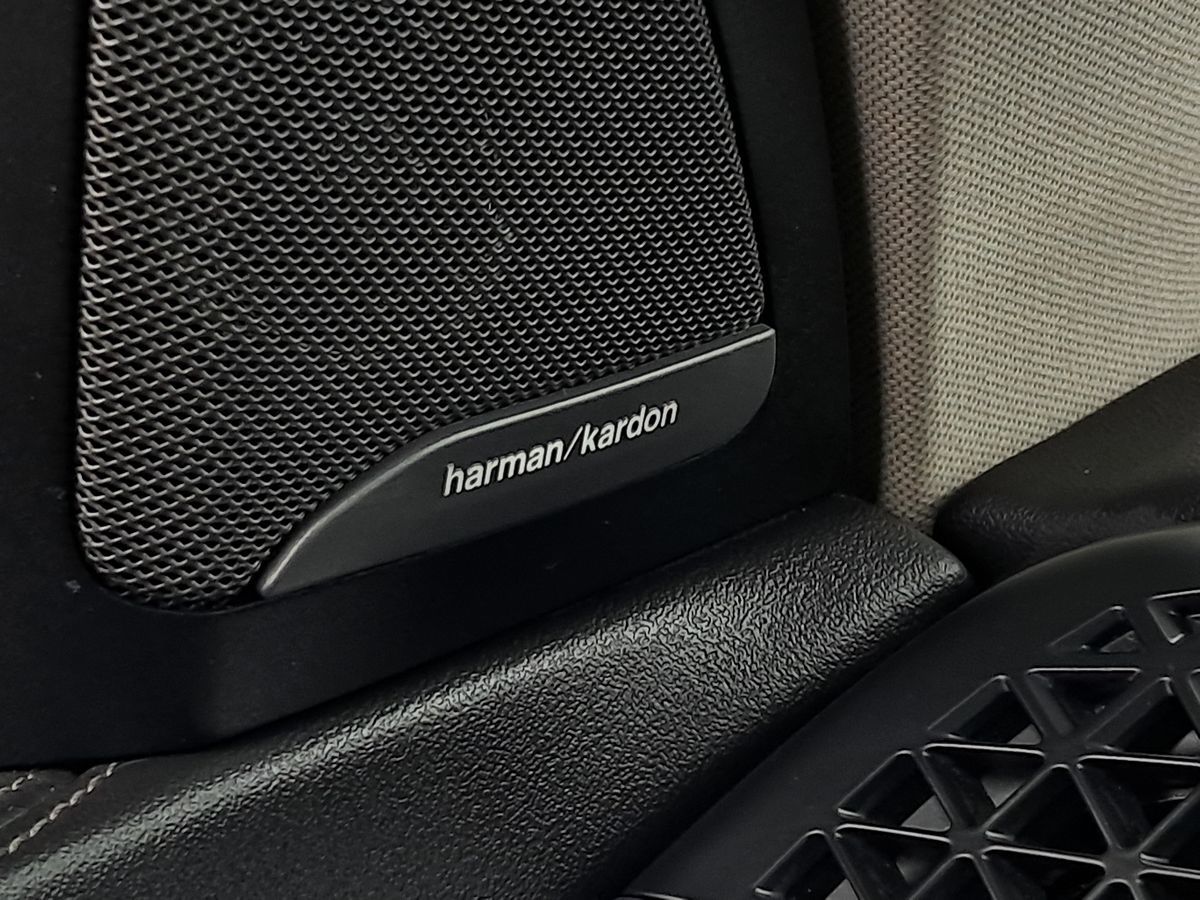 Vehicle image 22 of 83