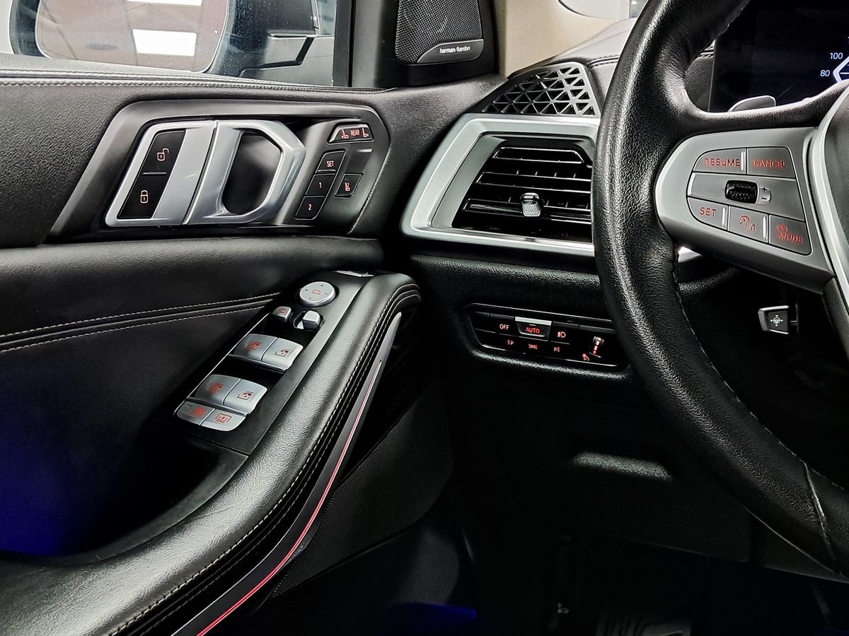 Vehicle image 18 of 83