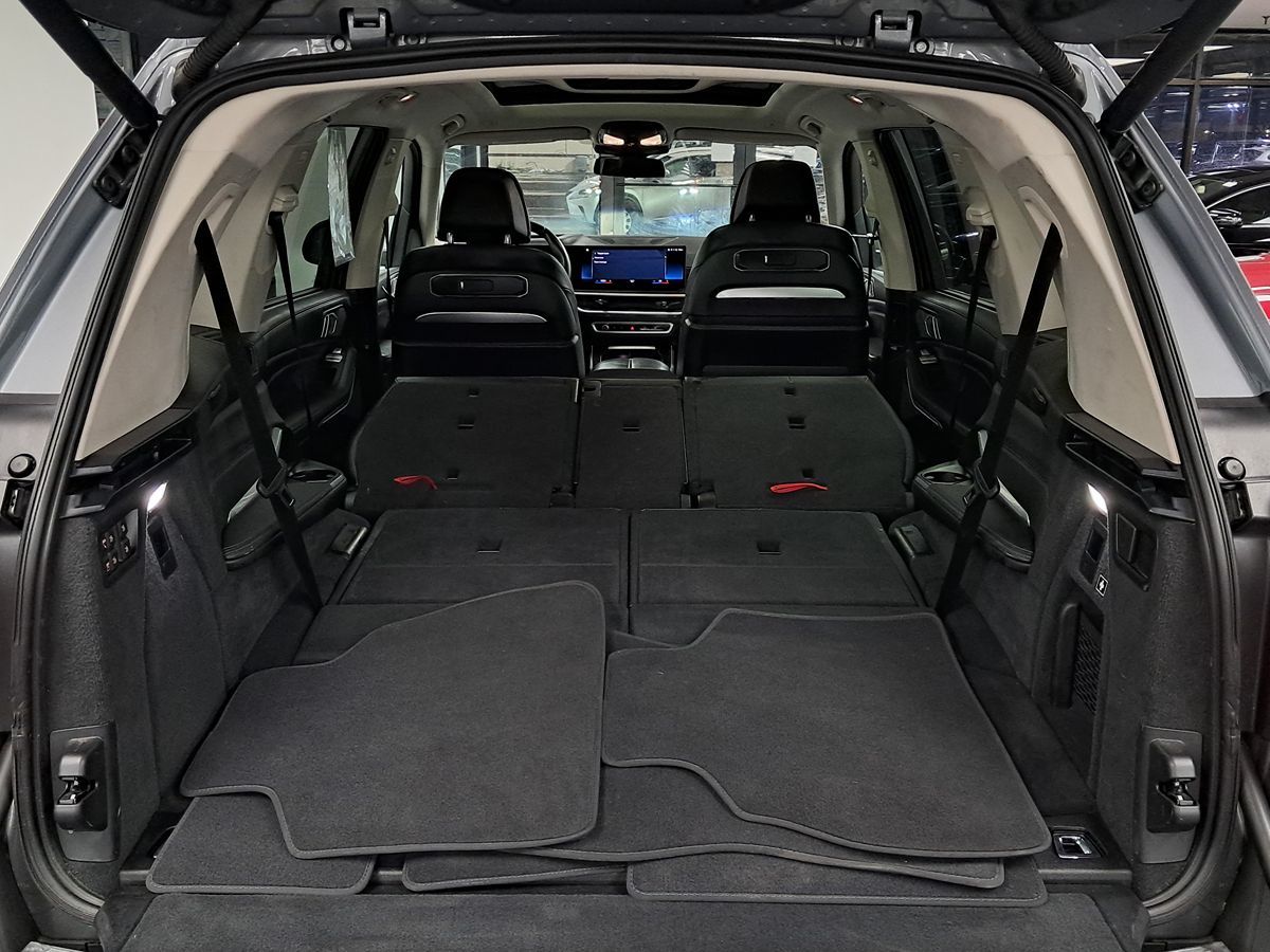 Vehicle image 75 of 83