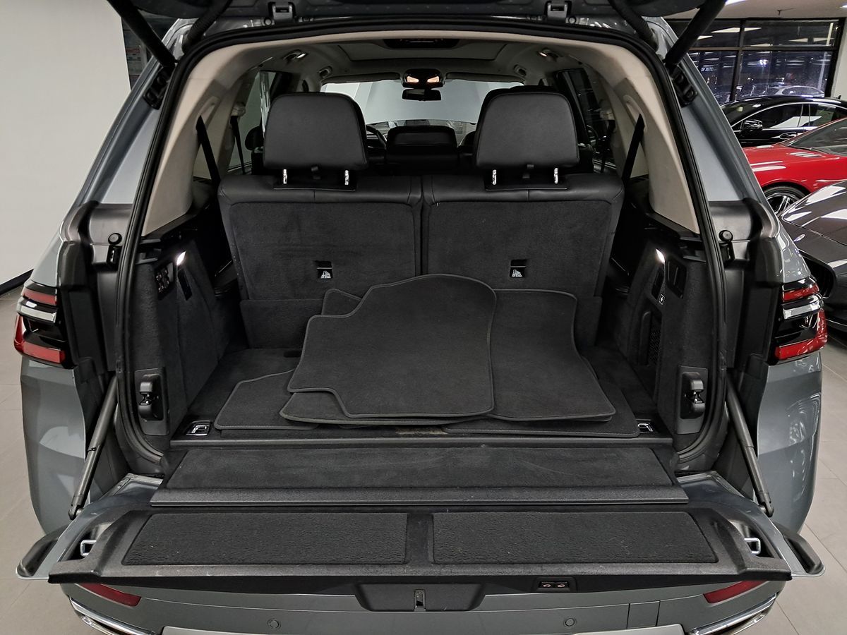 Vehicle image 73 of 83