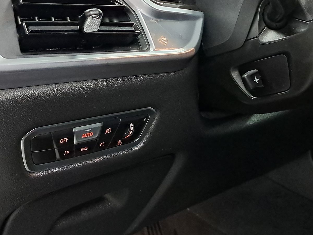 Vehicle image 19 of 83