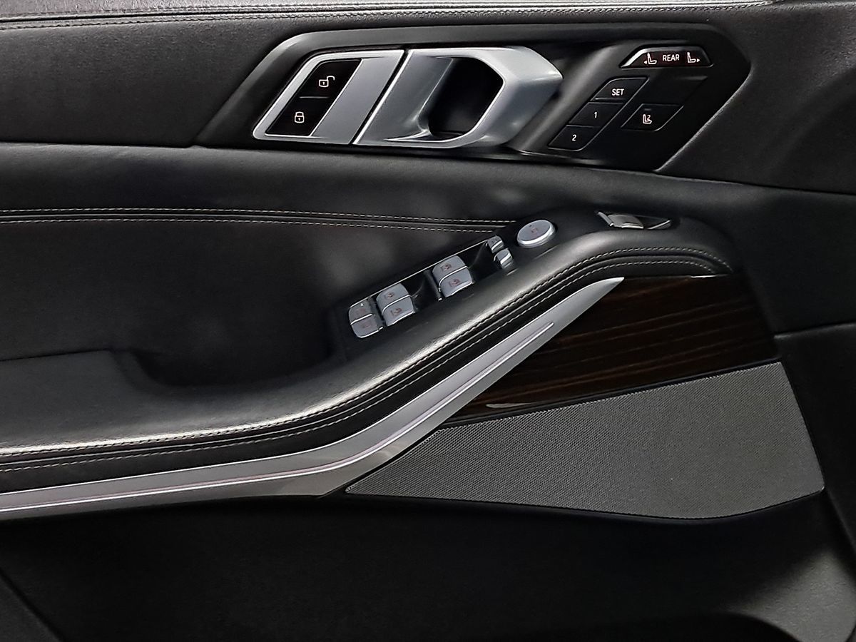 Vehicle image 21 of 83