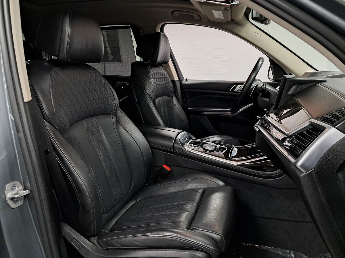 Vehicle image 71 of 83