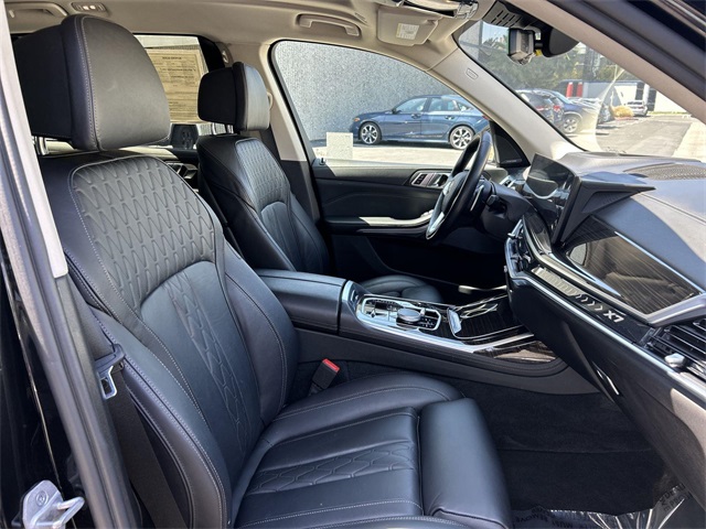 Vehicle image 27 of 39
