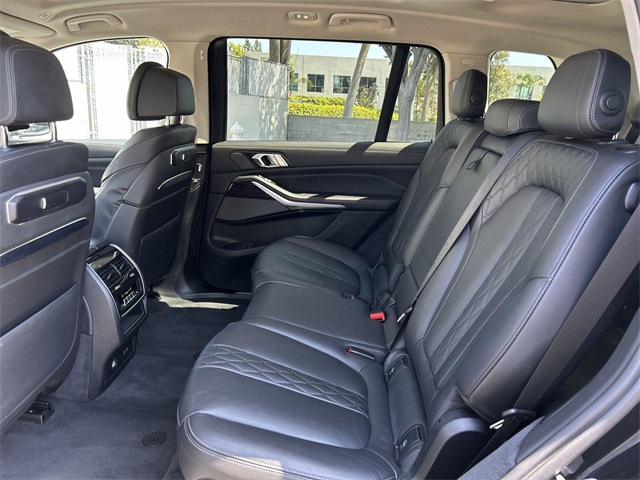 Vehicle image 33 of 39