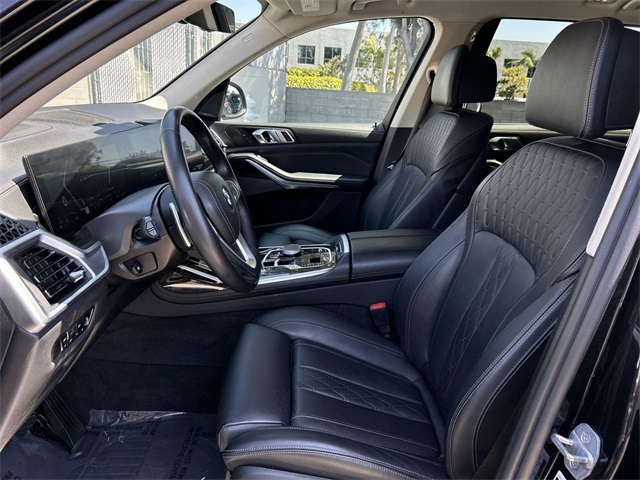 Vehicle image 13 of 39