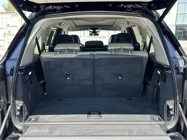 Vehicle image 36 of 39