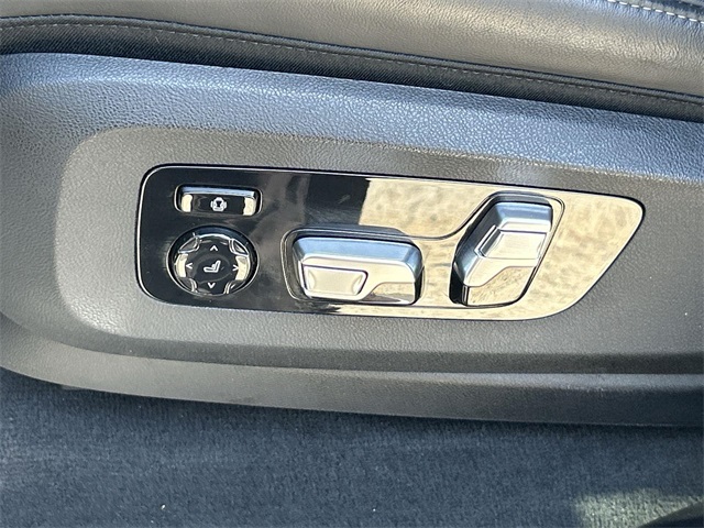 Vehicle image 30 of 39