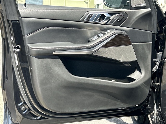 Vehicle image 28 of 39