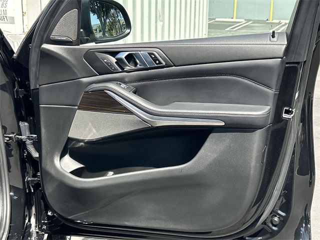 Vehicle image 37 of 39