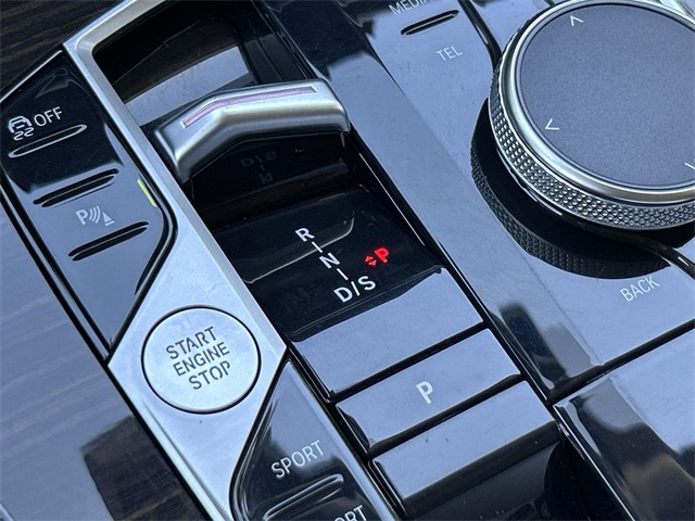Vehicle image 21 of 39