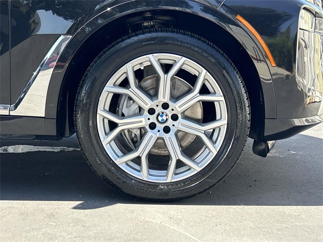 Vehicle image 11 of 39