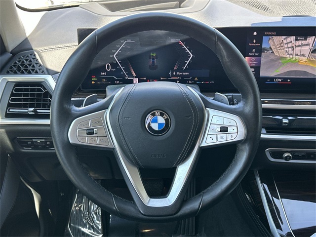 Vehicle image 16 of 39