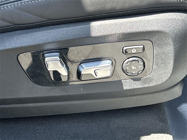 Vehicle image 38 of 39