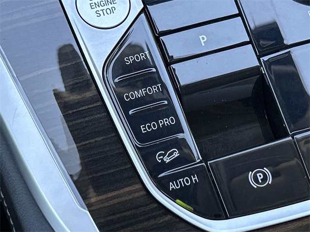 Vehicle image 24 of 39