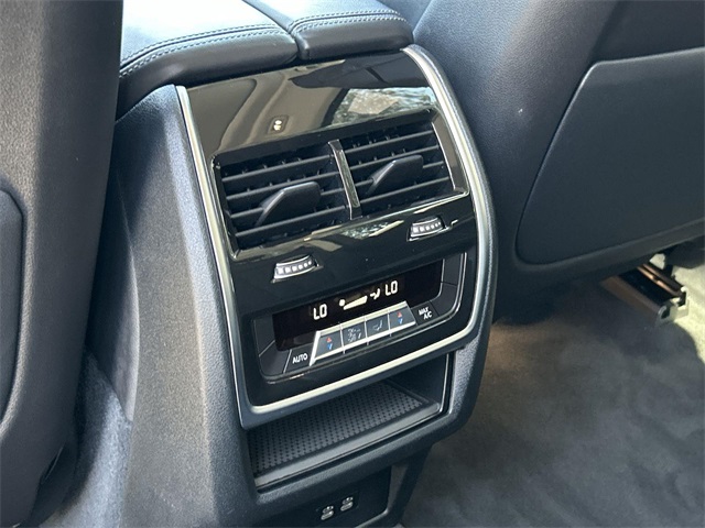 Vehicle image 35 of 39