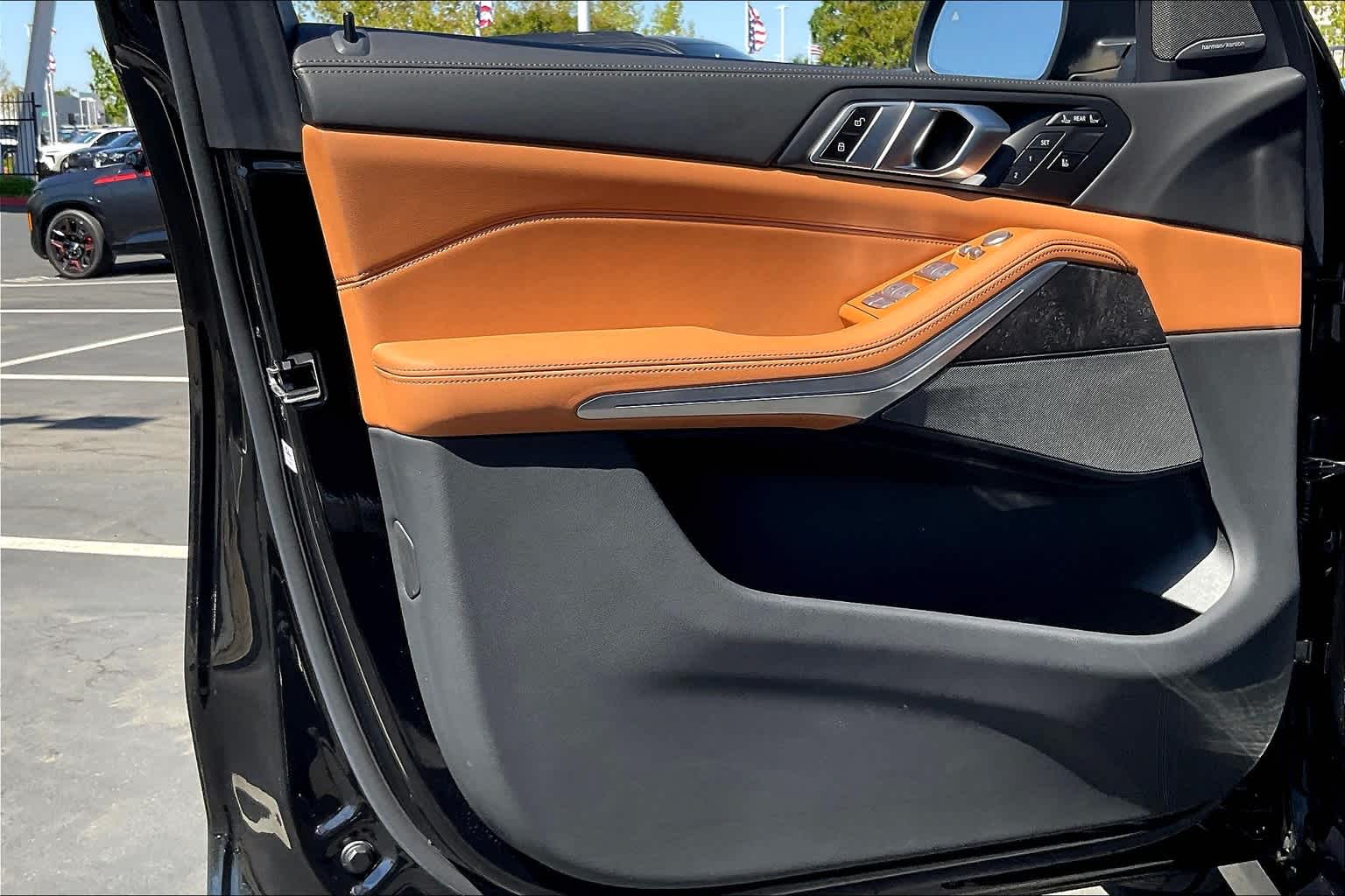 Vehicle image 23 of 37
