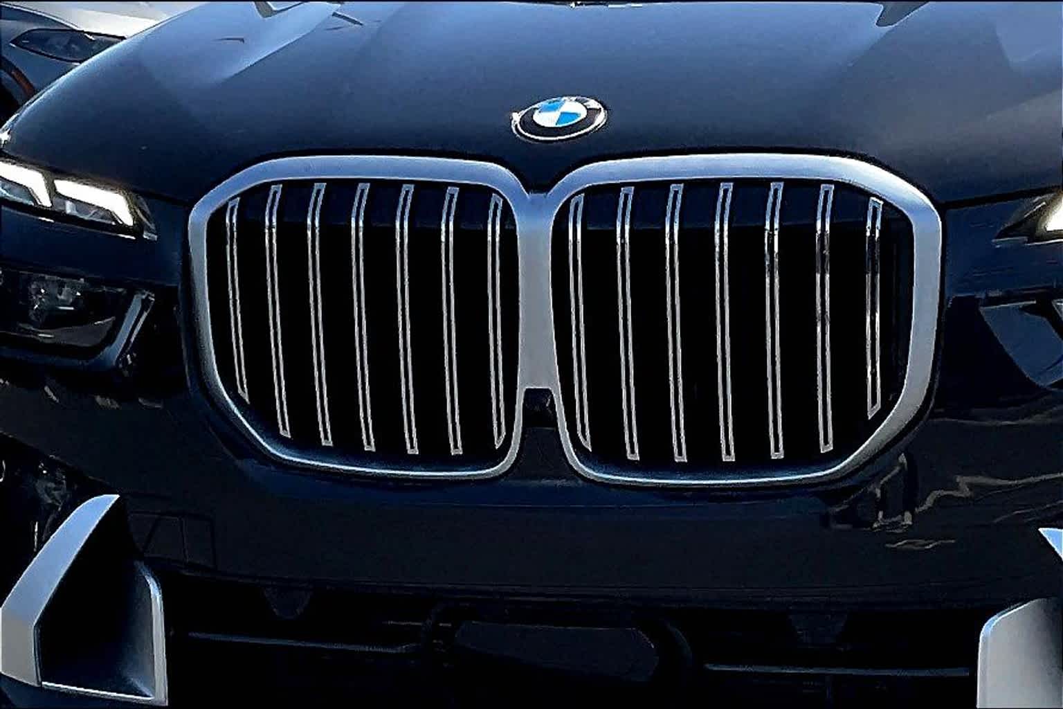 Vehicle image 31 of 37