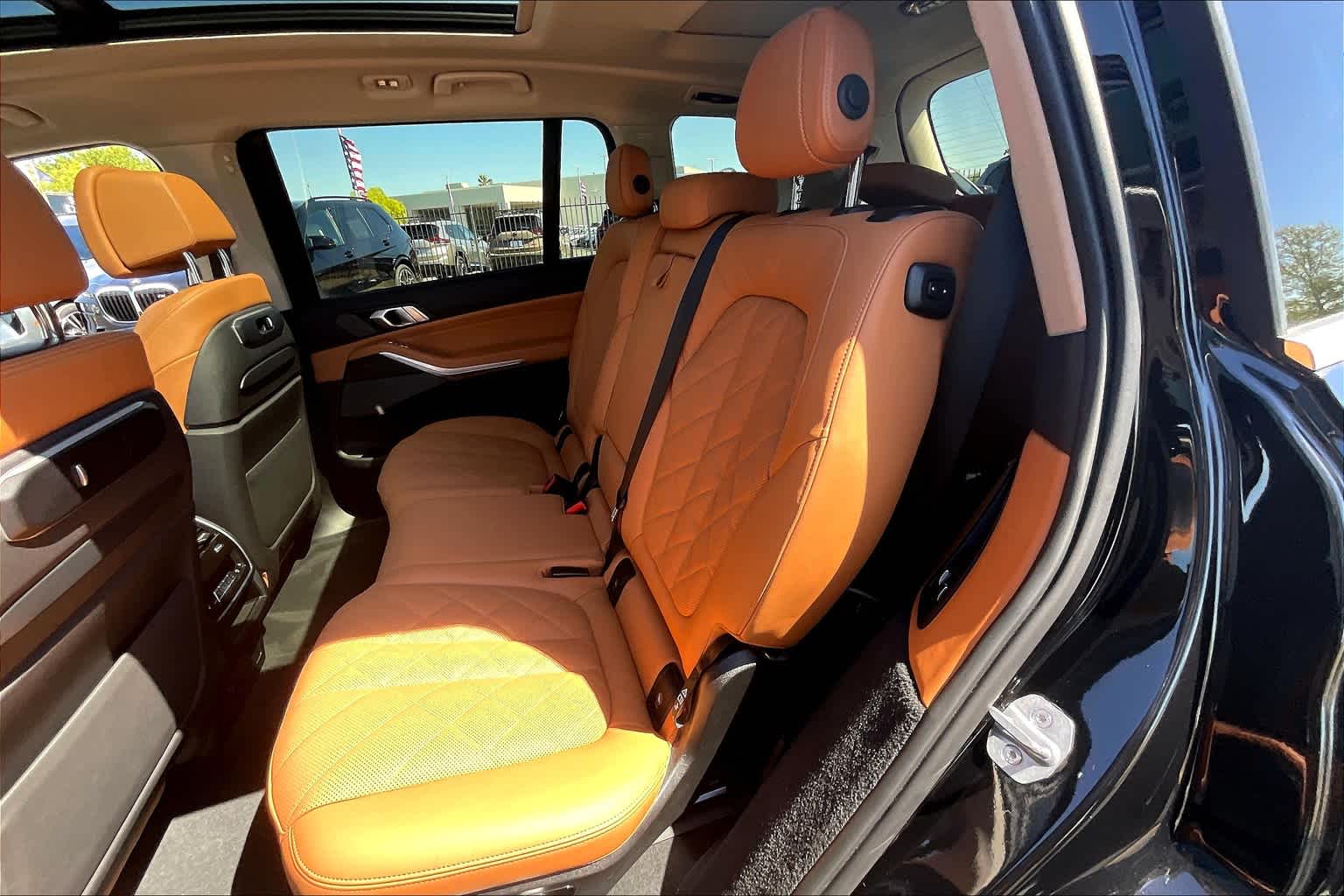 Vehicle image 26 of 37