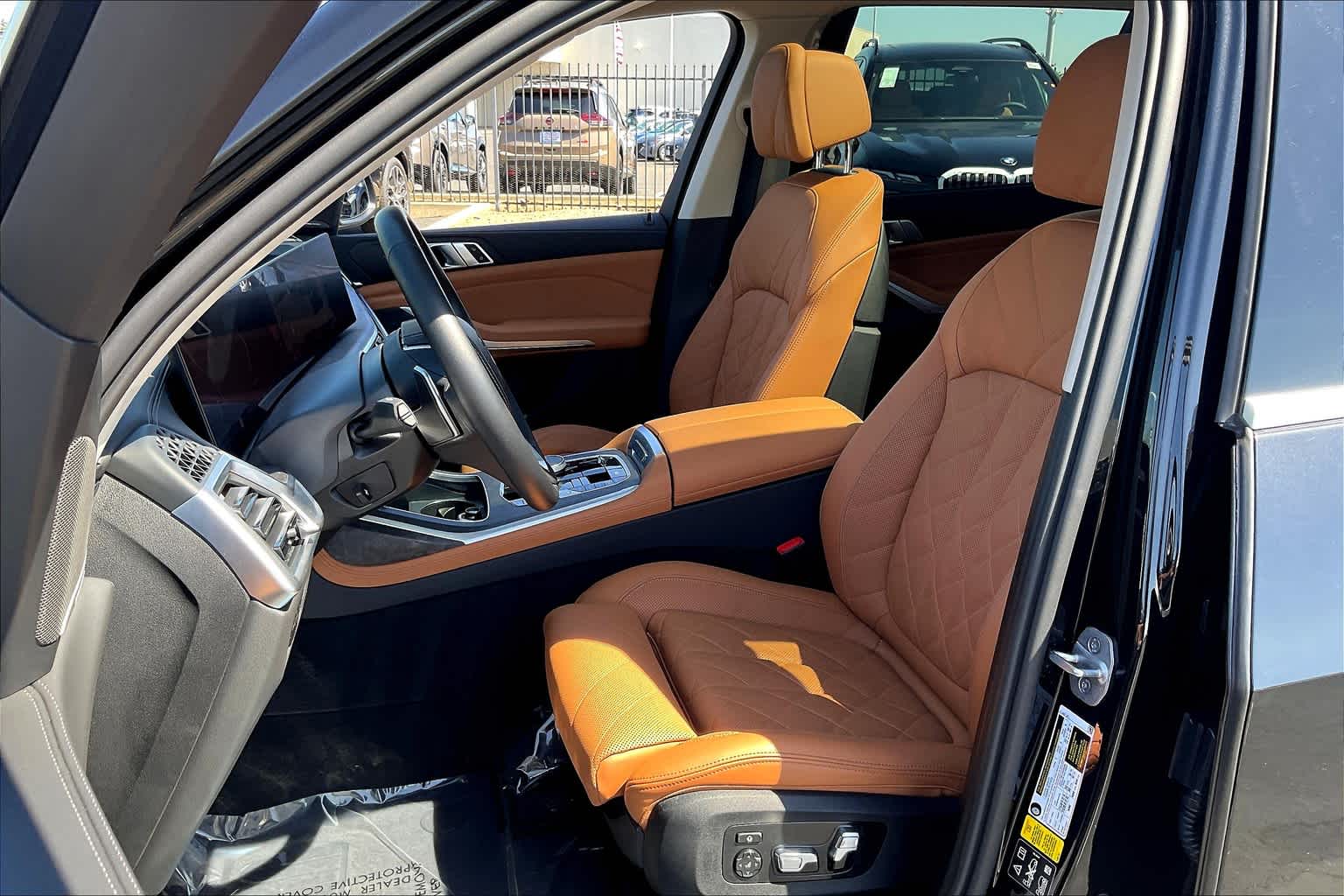 Vehicle image 25 of 37