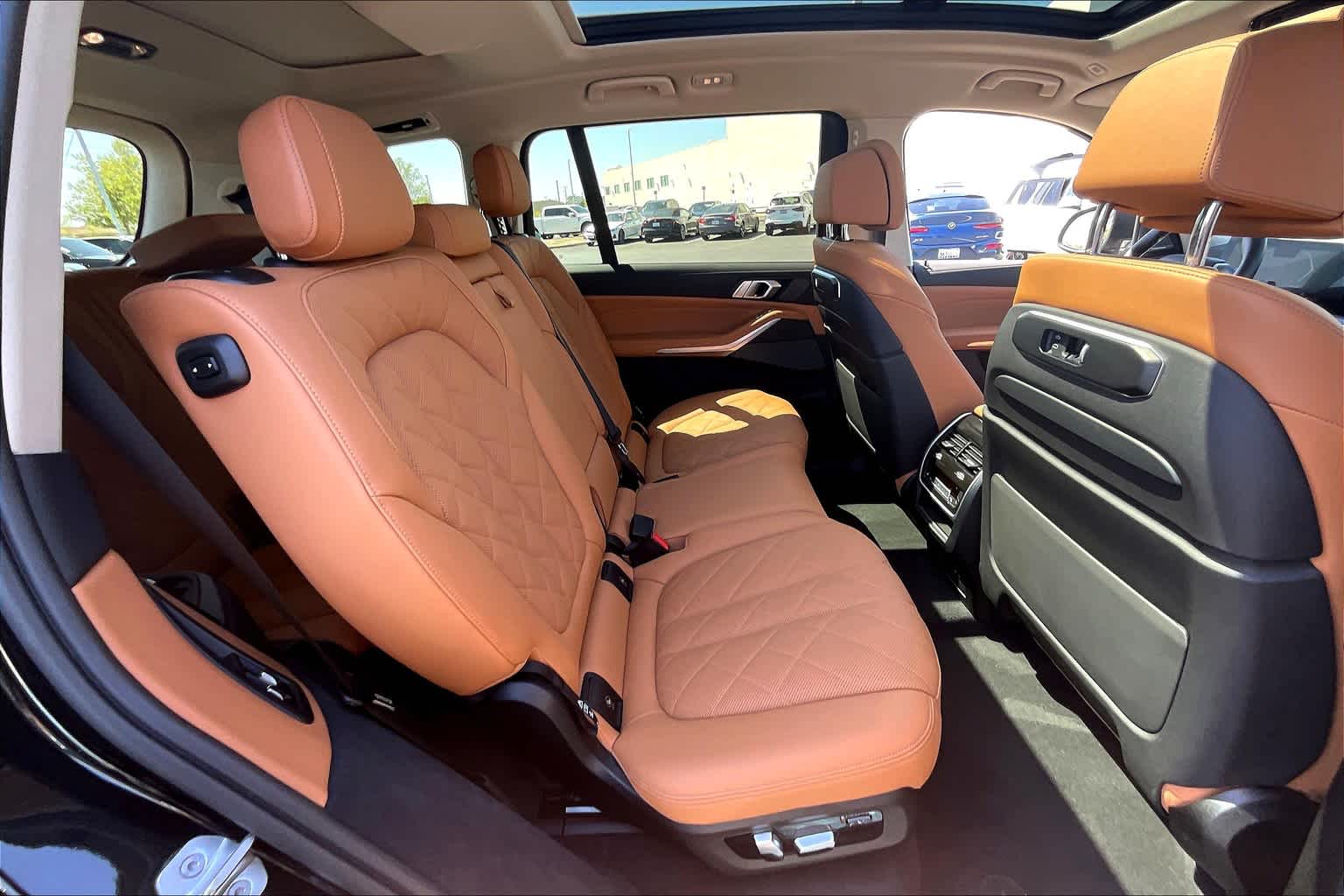 Vehicle image 27 of 37