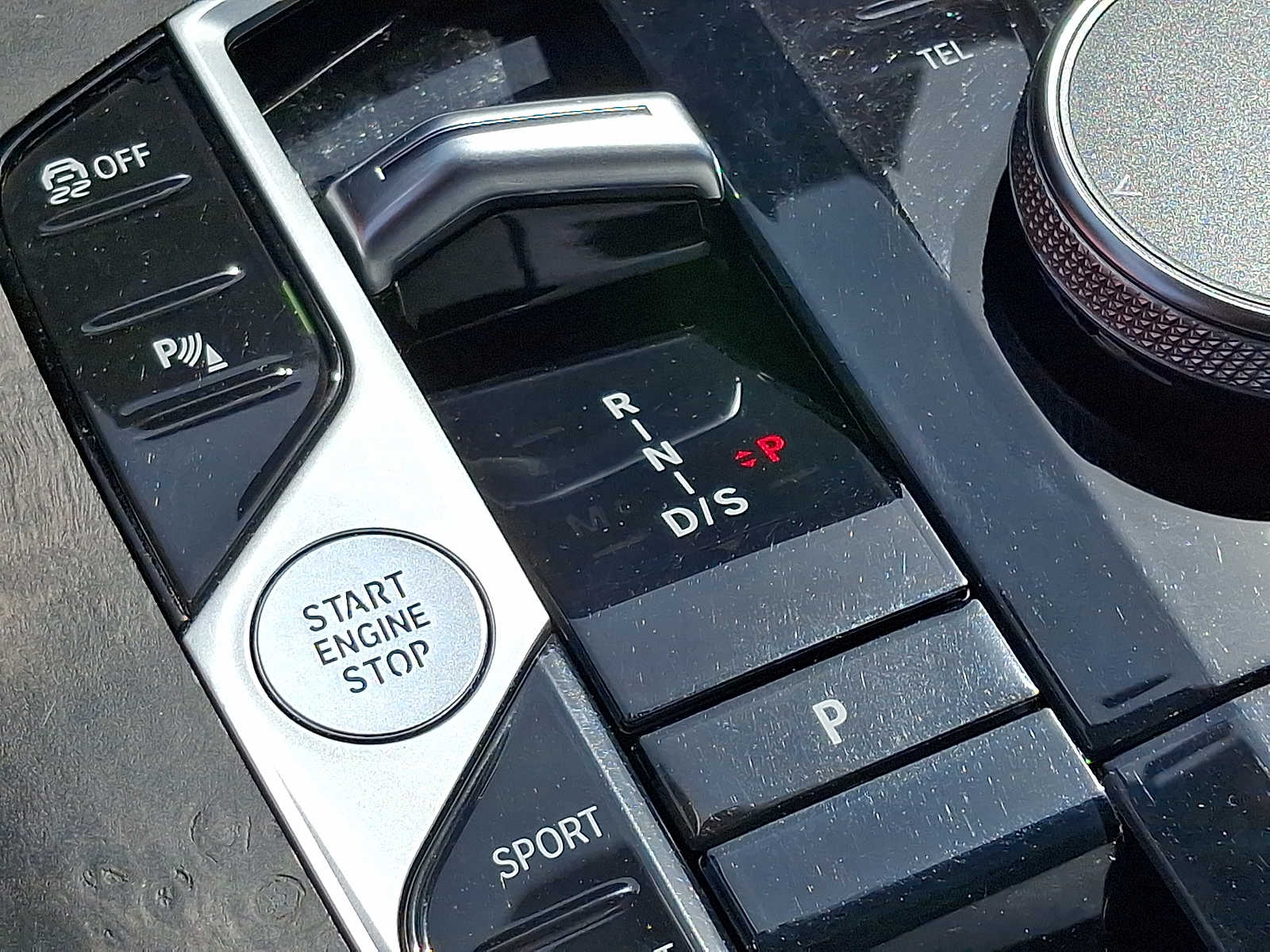 Vehicle image 17 of 32