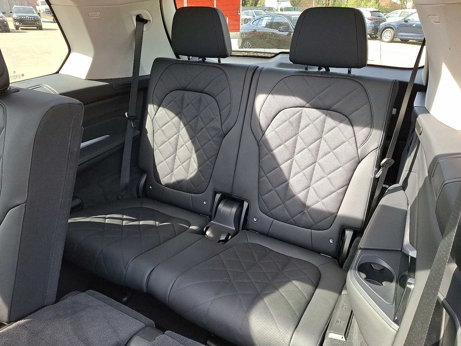 Vehicle image 11 of 32