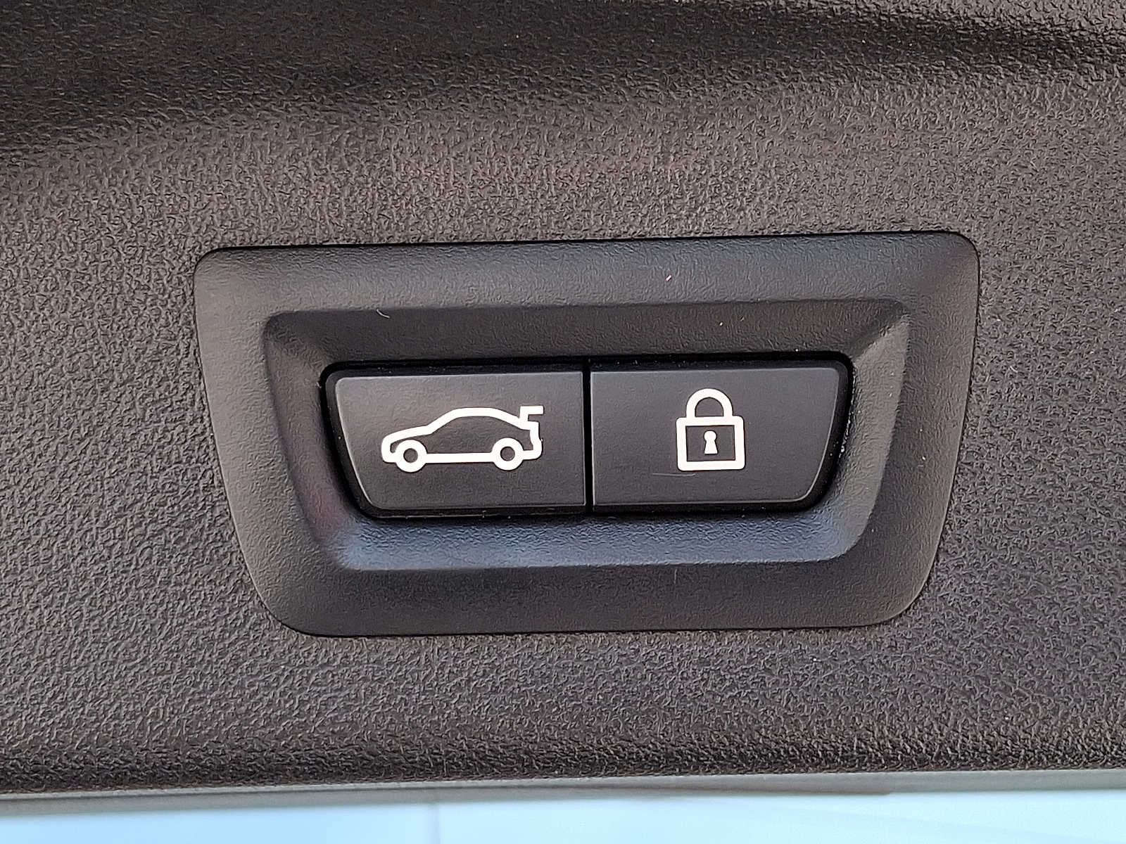 Vehicle image 31 of 32