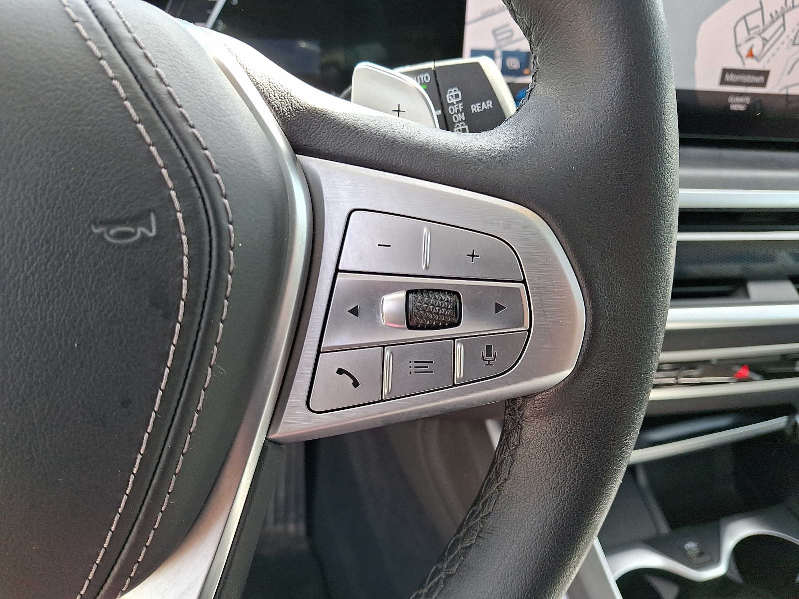 Vehicle image 25 of 32