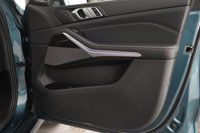 Vehicle image 9 of 35