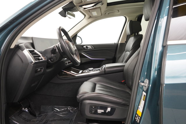 Vehicle image 22 of 35