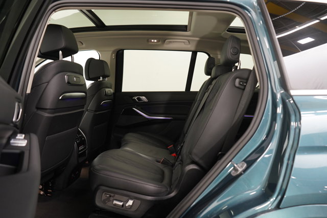 Vehicle image 21 of 35