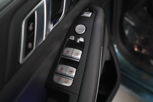 Vehicle image 25 of 35