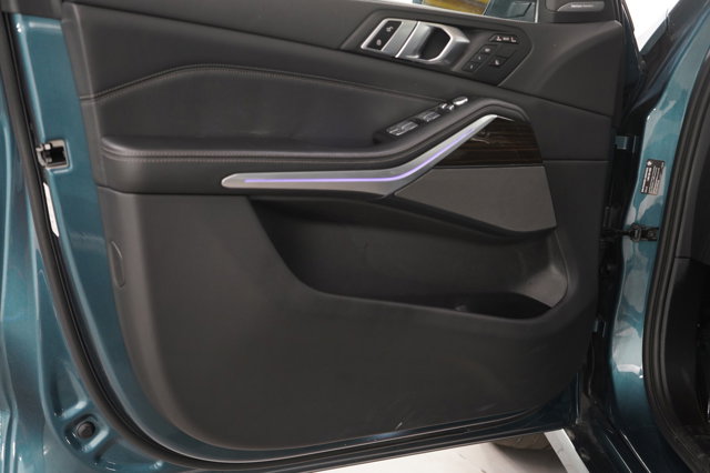 Vehicle image 23 of 35