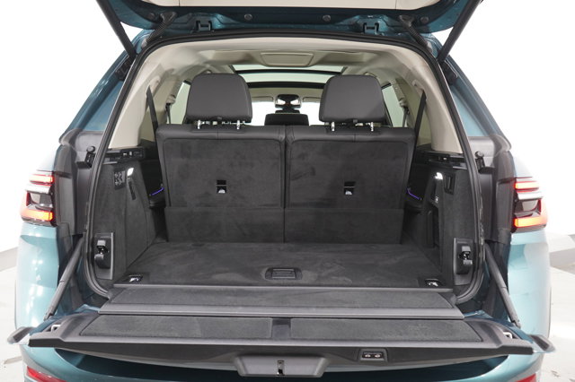 Vehicle image 17 of 35
